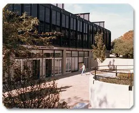 Illinois Institute of Technology, Paul V. Galvin Library-dedicated September 1985