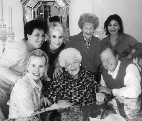 (Standing) Dawn Galvin Meiners, Patsy Callahan, Carol Critchfield, and ClaudiaCritchfield, (sitting) Cindy Galvin, Virginia, and Paul Critchfield at Virginia's home in Paradise Valley, December 1998